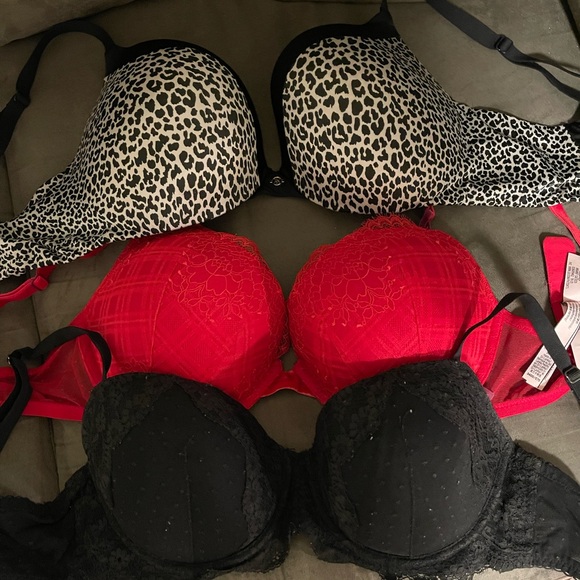 Victoria's Secret Other - Victoria's Secret Leopard, Red, and Black Bra Trio